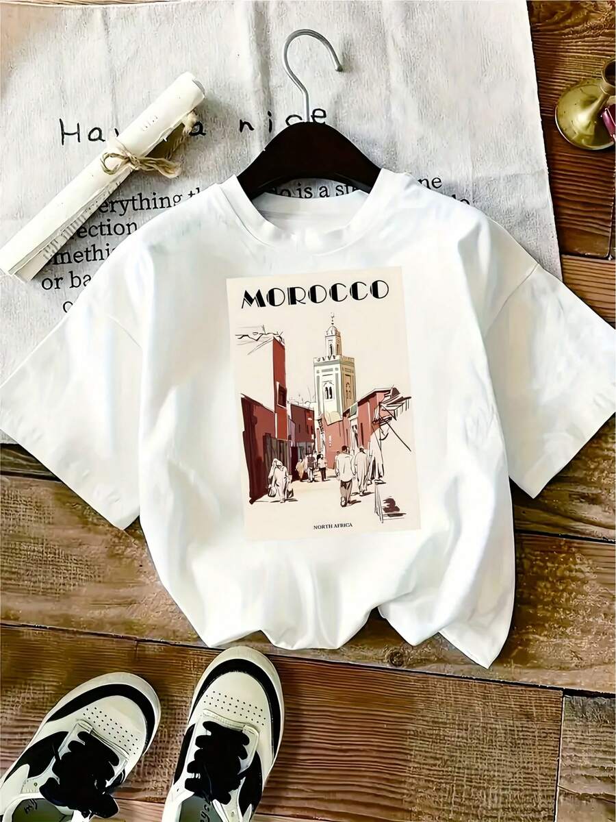 Camiseta de Mujer con Estampado Gráfico "MOROCCO" - Top Casual de Manga Corta con Cuello Redondo y Diseño Vibrante de Paisaje Urbano, Perfecta para Primavera y Verano, Ropa Casual|Top con Estampado Vibrante|Camiseta Y2k de Tela Ligera - Blanco - Ver 1