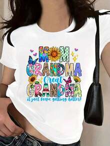 Soft 100% Cotton T-Shirt. Women's Polyester T-Shirt With A Round Neck And Colorful 'MOM GRANDMA GREAT GRANDMA' Print Featuring Sunflowers And Butterflies. Perfect For Summer, This Casual Knit Top Has Medium Stretch And An Alphabet Pattern. Breathable Cotton T-Shirt That Goes With Everything. - 白色 - 查看 6