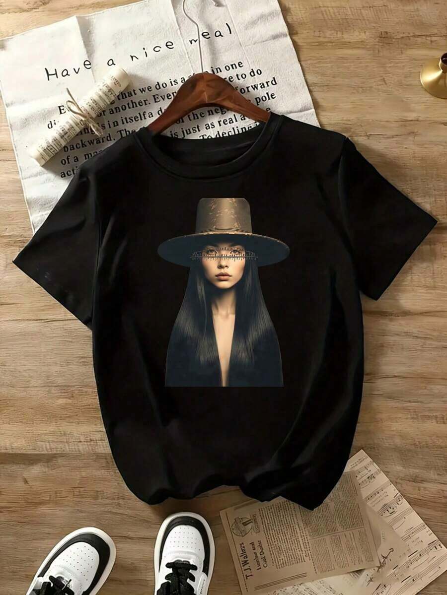 Women's 100% Cotton Crew Neck T-Shirt With A Fun Graphic Print Featuring A Hat And Long Hair. This Casual Top Is Perfect For Everyday Wear, Sporting Events, Holiday Parties, Outings, And Other Holiday Gifts. It's Comfortable And Versatile. - 黑色 - 查看 1