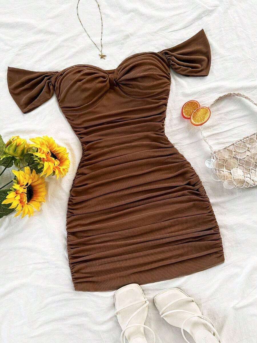 Vestido mini ajustado de punto rojo con hombros descubiertos para mujer, diseño con espalda calada, adecuado para vacaciones, citas, té de la tarde, temporada de bodas, playa, crucero, vacaciones en la ciudad, vacaciones bohemias, festivales de - Marrón - Ver 1