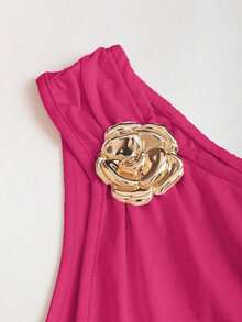 Conjunto de top de tirantes y minifalda plisada y con decoración de flores metálicas para mujer, ideal para el verano - Rosa Fucsia - Ver 6