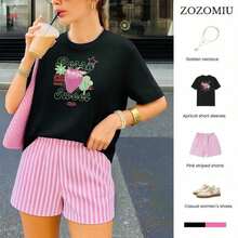 Una camiseta de manga corta para mujer con estilo retro americano, de corte holgado y con diseño estampado (los pantalones son solo para sugerencias de estilo). Esta pieza sencilla y elegante presenta un patrón de letras impresas con temática tropical, lo que la convierte en un elemento imprescindible para crear un look relajado de vacaciones, perfecto para ocasiones como el Día del Trabajo y el Día de la Independencia de México. - Negro - Ver 8