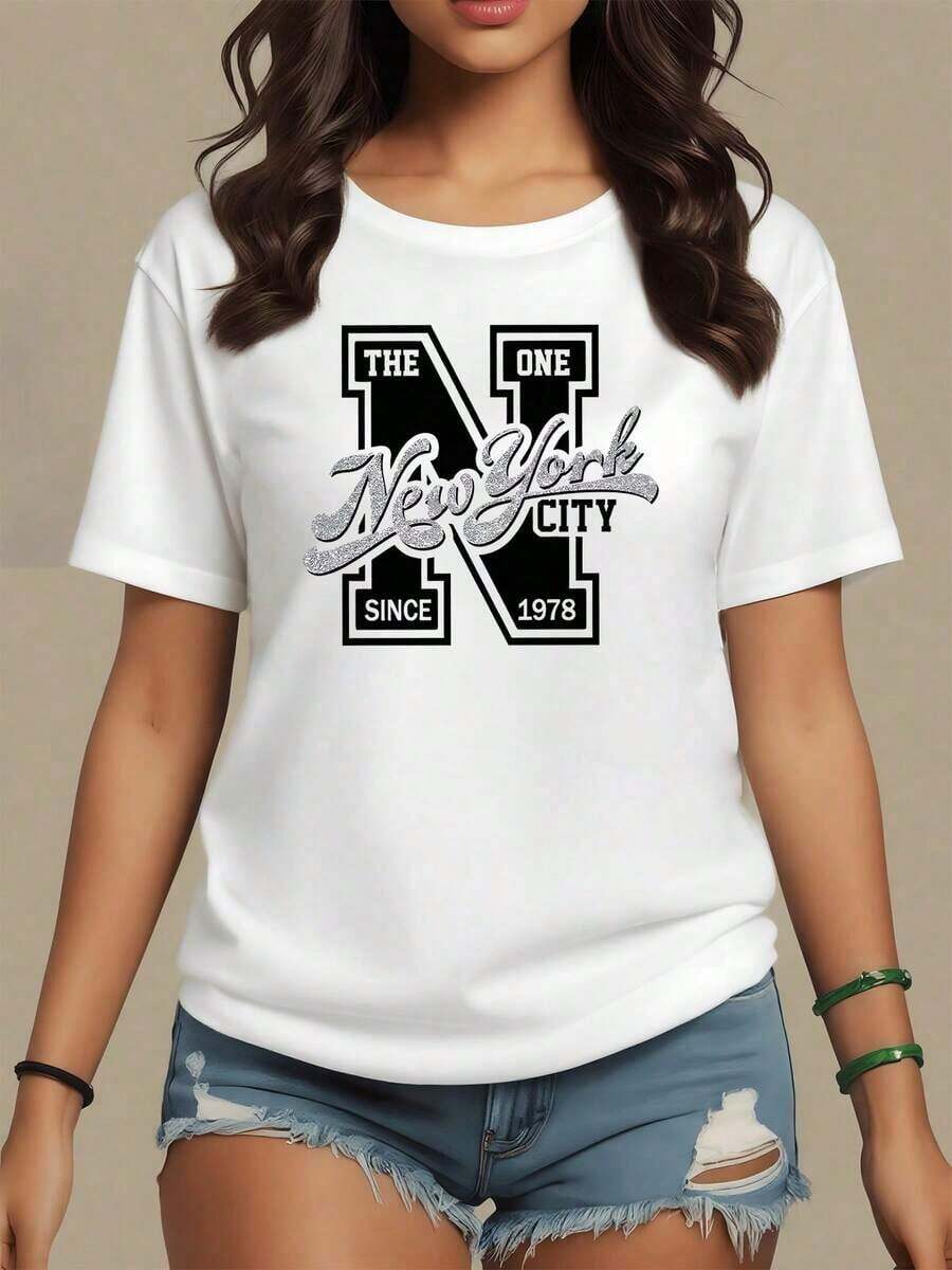 Large Letter N With Silver Details Symbolizing The Urban Energy And Modern Elegance Of New York City, Freedom And Feminine Confidence, 100% Soft And Comfortable Cotton Women's T-Shirt, Maija Curvy Women. - 白色 - 查看 1