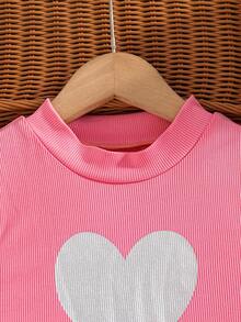 Set de 2 piezas de top sin mangas con cuello alto y estampado de corazón, y shorts estampados para niñas, de estilo casual de verano - Rosa Fucsia - Ver 3