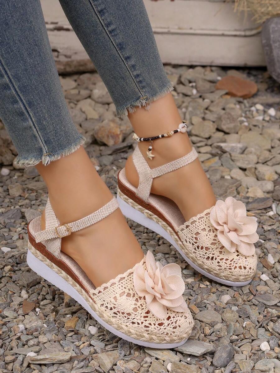 Giày sandal đế xuồng móc họa tiết hoa phong cách Boho, sandal bít mũi có quai điều chỉnh được. - Màu be - Xem 1