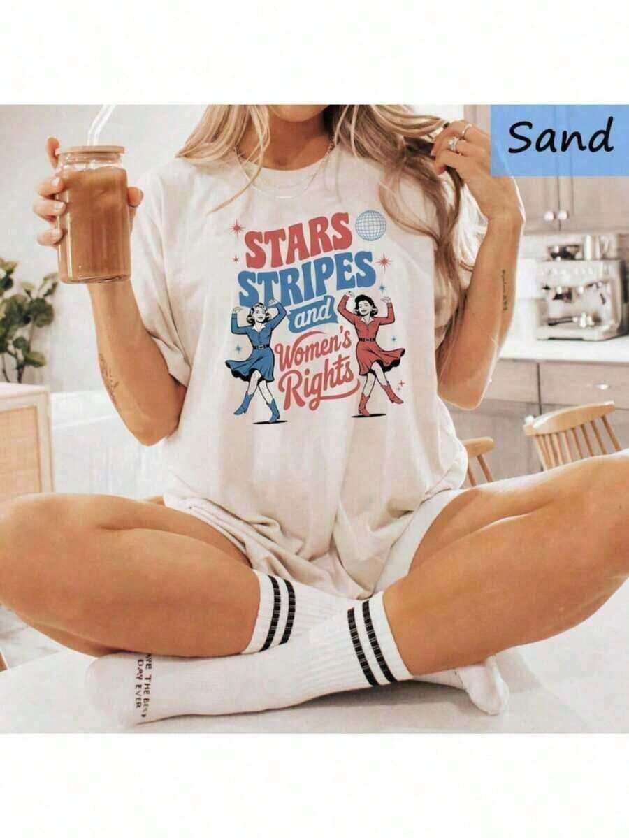 Playera PersonalizadaAlgodónSuaveParaMujerTCamisas4ºDeJulioCamisaEstrellasRayasYMujeresDerechos,RetroCuartoDeJulioCamisaDivertidoGráficoTee,ChicaPoderEE. UU. Camiseta, corte holgado, de algodón, para mujer, cuello redondo, casual, de manga corta, con estampado gráfico, tops para mujer - Camiseta de algodón transpirable de manga corta con cuello redondo para graduación. | Senior 2026 - Camiseta Unisex de Estilo Urbano Vintage, de Algodón, Manga Corta, Cuello Redondo y Corte Holgado - Blanco - Ver 1