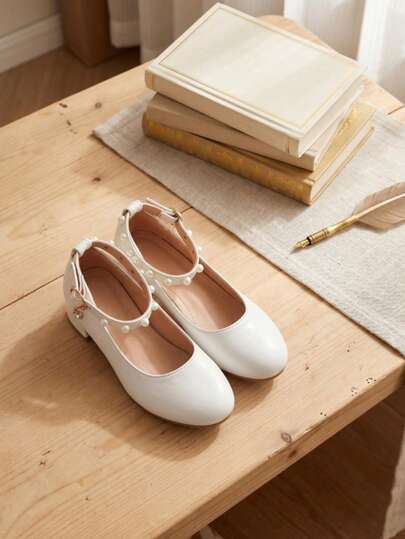 A Pair Of 2026 New Color-Optioned Shoes With Pearl Decorative Straps. Made Of PU Material And Featuring Round Toe Buckles. Mary Jane Style Shoes With A Thick Heel And Low Heel. Soft And Versatile Style. For Girls. Suitable For Daily Strolls / Outings For Picnics.