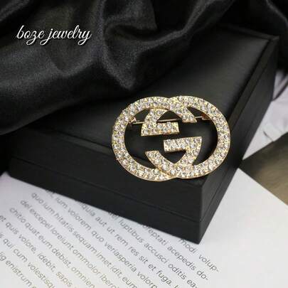 Broche de letra para damas, broche de diamantes de alta gama estilo coreano, accesorios lindos para niñas, regalos, broches, broches del Día de San Valentín. Regalos del Ramadán, decoraciones de embalaje de regalos navideños, decoraciones de ropa