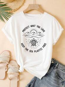 A White T-Shirt With The Phrase "PROTECT WHAT YOU LOVE, FREE THE SEA FROM PLASTIC" Alongside A Design Of A Sea Turtle And Waves, Conveying A Message Of Ocean Conservation. It's Stylish, Comfortable, And Versatile, Making It Suitable For Women And Young Girls For Everyday Wear, As Well As A Great Gift For Holidays And Birthdays. Y2k T-Shirt - 白色 - 查看 1