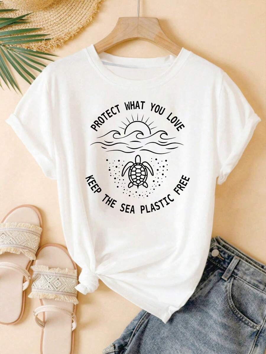 A White T-Shirt With The Phrase "PROTECT WHAT YOU LOVE, FREE THE SEA FROM PLASTIC" Alongside A Design Of A Sea Turtle And Waves, Conveying A Message Of Ocean Conservation. It's Stylish, Comfortable, And Versatile, Making It Suitable For Women And Young Girls For Everyday Wear, As Well As A Great Gift For Holidays And Birthdays. Y2k T-Shirt - 白色 - 查看 1