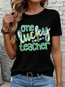 Las camisetas de manga corta para mujer en blanco y negro son adecuadas para el ocio diario, el hogar y los viajes al aire libre. Una camiseta divertida y colorida con diseño "One Lucky Teacher" para mujer, perfecta como regalo para el Día del Maestro o para uso diario, así como para regalos en fiestas o vacaciones. - Negro - Ver 7