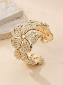 1pc Vacation Style Raffia Flower Bangle, Contrast Color Metal Flower Holder Bracelet, Niche Accessory, Suitable For Beach Vacation, Summer Party, Gathering With Friends, Daily Wear, Vacation Style / Energetic Style / Retro Style - Nude - View 2