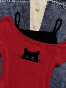 Camiseta de manga corta con estampado de gato negro asomándose en contraste de color, estilo casual y retro, adecuada para el verano - Rojo - Ver 3