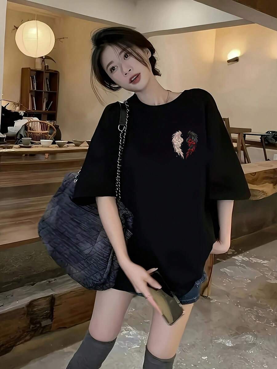Camiseta casual de manga corta y cuello redondo con diseño gráfico, perfecta para verano y primavera, diseñada para mujeres de talla grande - Negro - Ver 1