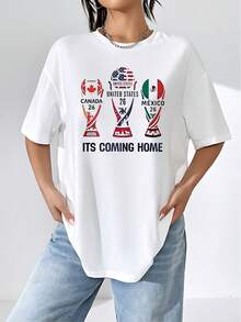 The Print Celebrates The Sporting Union Between Canada, The United States, And Mexico With Iconic Symbols From Each Country, Conveying A Passion For Soccer And A Spirit Of Unity Around The 2026 Tournament. This Women's T-Shirt Is 100% Cotton, Comfortable And Soft, Ideal For Sports Fans. - 白色 - 查看 1