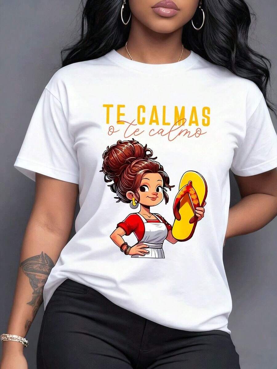 Energetic Woman With Flip-Flop, Funny Message: CALM DOWN Or I'll Calm You Down, Playful Warning, Strong Motherhood, Cultural Humor, Perfect For Lovers Of Iconic Phrases And Latin Touches. Women's T-Shirt, 100% Cotton, Maija Curvy Woman. - 白色 - 查看 1