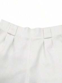 Conjunto casual de vacaciones de 2 piezas para mujer con top ajustado de escote cuadrado en color marrón y shorts de pierna ancha elásticos en la cintura en color blanco, diseño elegante de moda francés primavera/verano 2026 - Blanco y Negro 2 - Ver 4