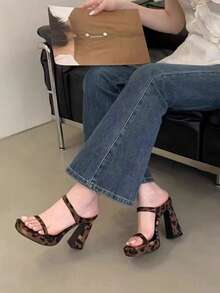 Giày sandal cao gót màu nâu họa tiết da báo gợi cảm mới nhất mùa hè 2026 dành cho nữ, đế dày siêu cao, quai đơn giúp tăng chiều cao, gót chunky tối giản, thanh lịch và đa năng. - màu nâu - Xem 3