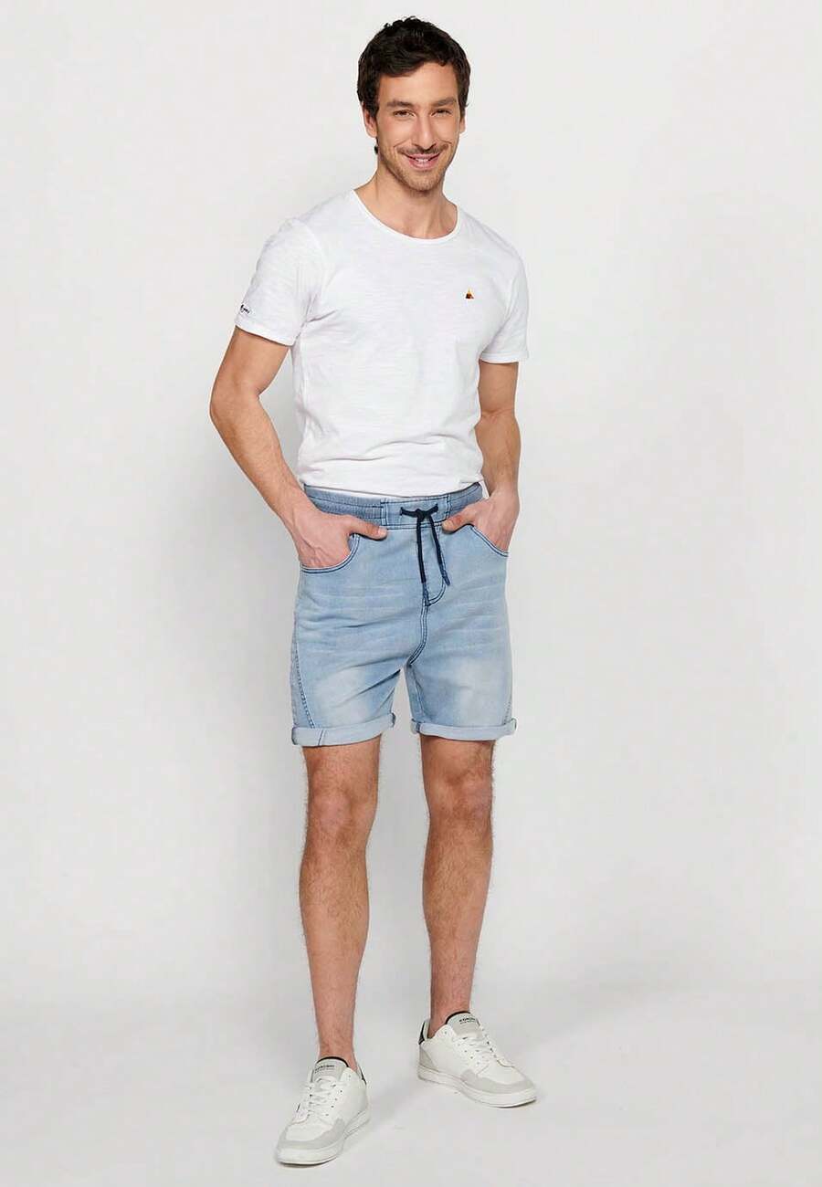 Koroshi Pantalón Corto Jogger Denim Hombre – KOROSHI composición 83% Algodon, 14% Poliester, 3% Elastano AZUL CL / LIGHT BLUE Tallas S/M Bermuda jogger versátil y cómoda, con cintura elástica ajustable con goma y cordón, y acabado en vuelta. - Celeste - Ver 1