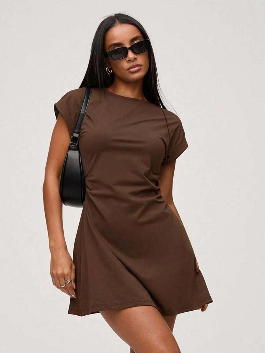 Vestido corto casual de punto de unicolor con cuello redondo, manga corta y cordón lateral para mujer - Marrón - Ver 1