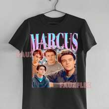 C1AmiS1eta de MARCUS BAKER, C1AmiS1eta retro de Marcus Baker, C1AmiS1etas vintage de fans de actores, sudadera de película, C1AmiS1eta i1nfantil de ci Camiseta 100% Algodón Unisex - Playera Casual Premium de Corte Cómodo - Negro - Ver 1
