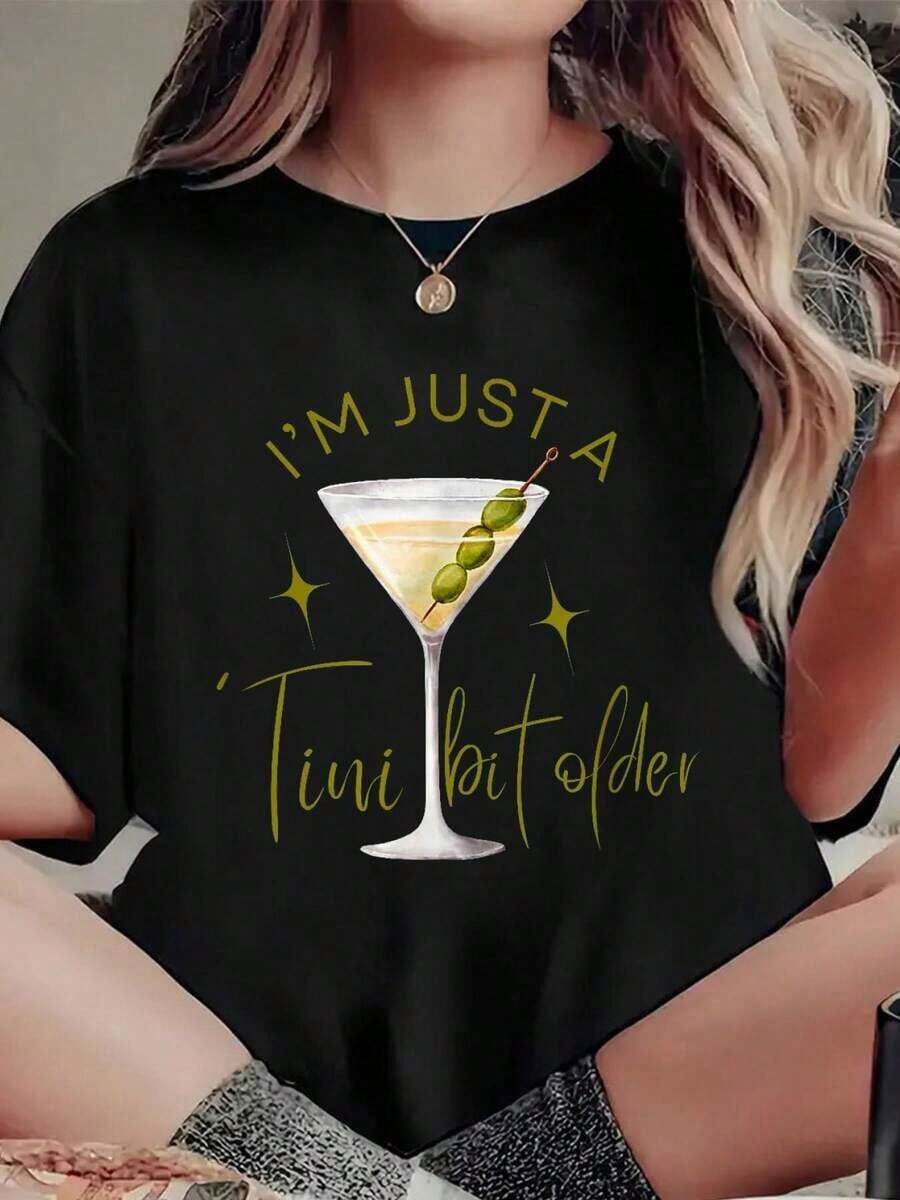 Camiseta de mujer con estampado "Martini, solo que soy un poco mayor para beber" para cumpleaños, camiseta casual de cuello redondo y manga corta para verano. - Negro - Ver 1