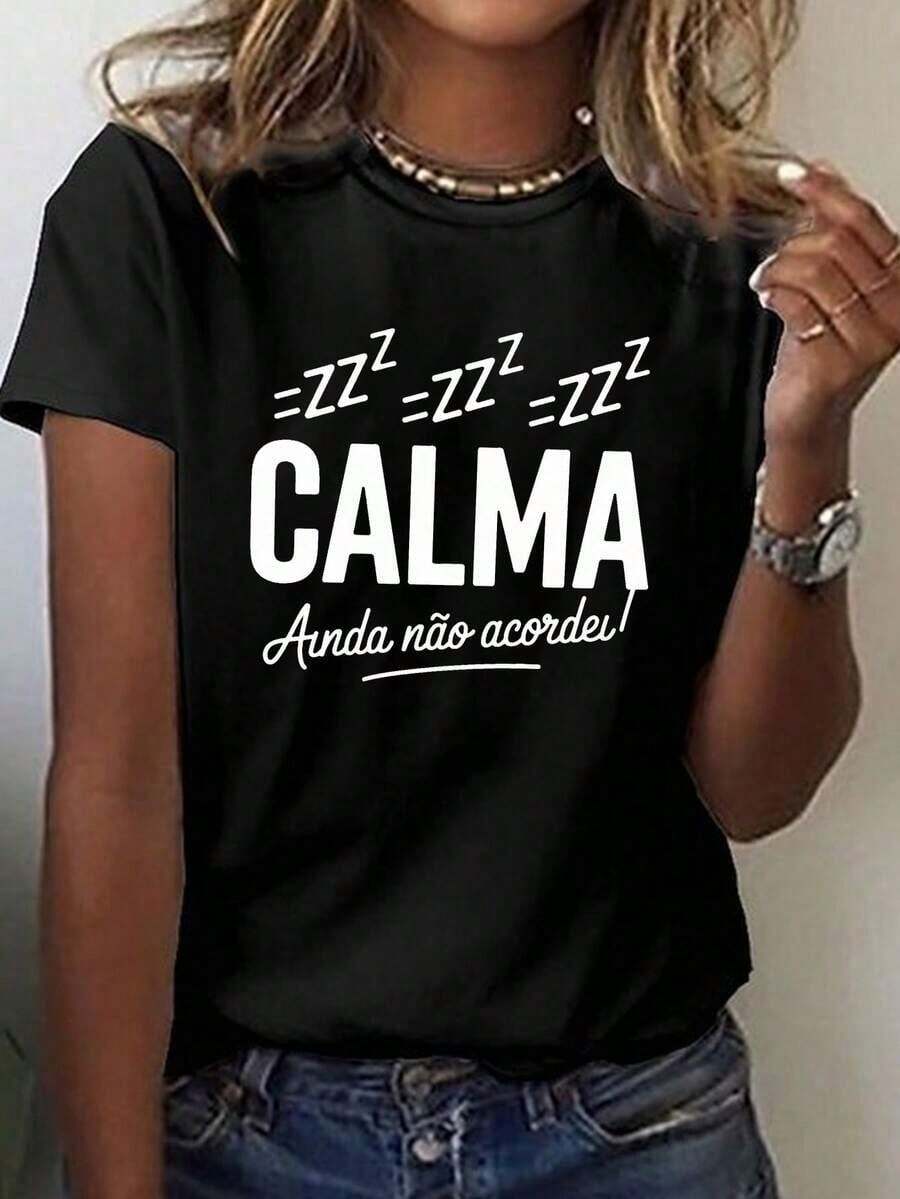 Blouses>Cute 'Calm' Fun Portuguese Quote T-Shirt For Women - Casual Summer And Spring T-Shirt With Round Neck And Short Sleeves, Black With White Text And Geometric Design, Lightweight And Breathable Fabric, Perfect For Casual Wear, Casual Summer T-Shirt, Playful Print T-Shirt, Lightweight 100% Cotton Blouses For Women - 黑色 - 查看 1