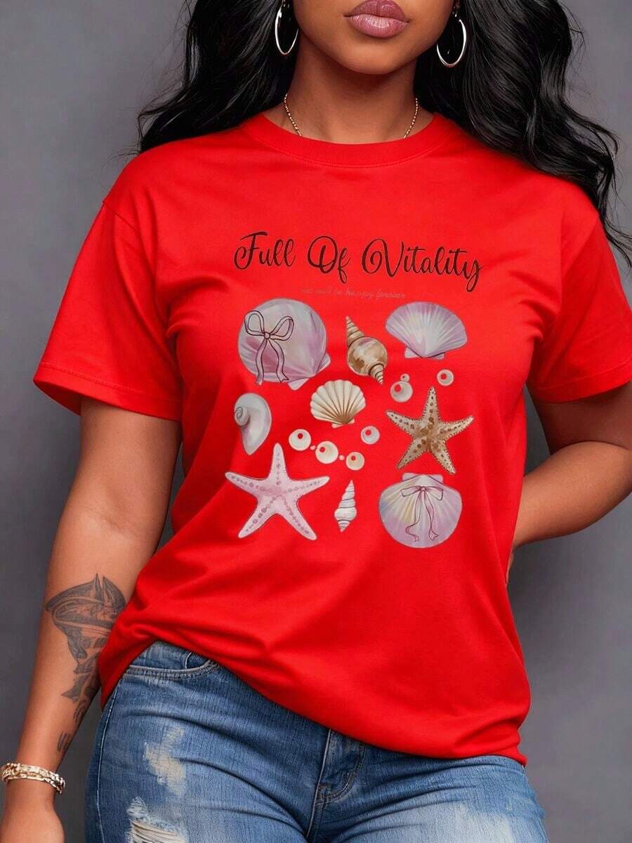 This Vibrant Marine Print With Delicate Bright Pink Shells, Starfish, And Shimmering Pearls Evokes The Essence Of Ocean Life And Endless Happiness For Your 100% Cotton Women's T-Shirt, Maija Women Curvy. - 紅色 - 查看 1