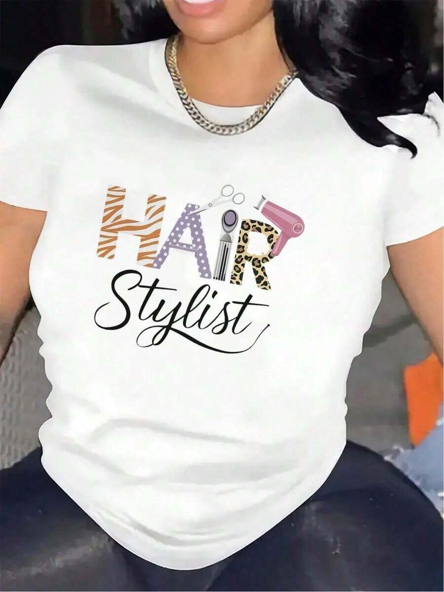 Camiseta Gráfica para Estilistas - Camiseta Profesional para Salón de Belleza con Diseño de Tijeras y Cepillo - Camiseta Transpirable de Poliéster para Mujeres y Hombres - Ajuste Cómodo para Todas las Temporadas - Ideal para Estilistas y Barberos - Ropa de Salón de Fácil Cuidado, Accesorios de Barbería, Ropa Unisex, Diseño Divertido, Tela Duradera, Camiseta de Trabajo, Profesionales Creativos, Ropa de Trabajo para Mujeres, Ropa de Trabajo Elegante, Material Ligero, Manga Corta - Blanco - Ver 1