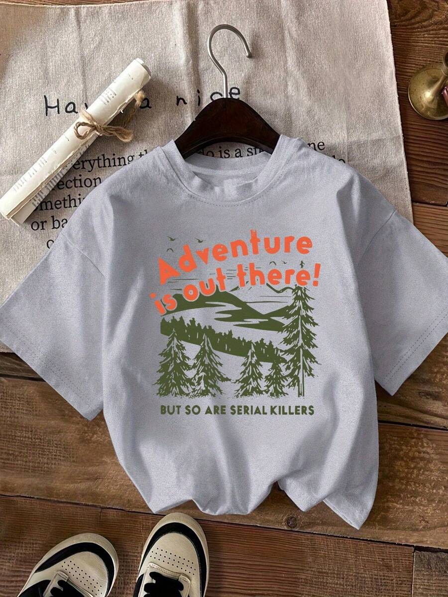 Plus Size Women's Short Sleeve Graphic T-Shirt - "Adventure Is Out There!" Pine Tree And Letter Print, Casual Crew Neck Loose Fit T-Shirt, Machine Washable, Spring Summer Outdoor Wear, Women's T-Shirts, Scenic Print T-Shirt, Comfortable Fabric - 淺灰色 - 查看 1