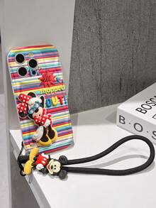 Estuche de teléfono Disney autorizado - Juego de cadena. Este conjunto presenta un estuche de teléfono de Mickey Mouse con una correa de muñeca de silicona 3D desmontable de Stitch, completa con un accesorio de anillo de metal. Elaborado con una técnica de textura de ola 2D única, el estuche está hecho de un material TPU llamativo y adorable, que muestra diseños clásicos de Mickey y Minnie Mouse. Es compatible con toda la serie de , incluidos los modelos 17, 16, 15, 14, 13, 12, 11, XS, XR, X, Plus, Pro y Max. Esta elegante funda protectora con temática de dibujos animados no solo brinda una protección integral y resistente para tu dispositivo, sino que también es el regalo perfecto para amigos y familiares. Estuche iPhone17 Pro Max. Funda de teléfono Disney. - Blanco - Ver 3