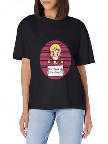 A Girl Holding A Sign That Reads: "Don't Grow Up, It's A Trap." Women's Slim-Fit Short-Sleeve T-Shirt, Soft Cotton, Crew Neck, Basic And Versatile - Vintage Street Style. Unisex Short-Sleeve Crew Neck T-Shirt, Loose Cotton, 100% Pure Cotton. - 黑色 - 查看 6