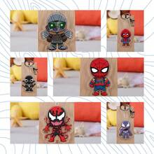 Marvel 1 pieza Llavero de acrílico de Spider-Man con colgante transparente de agente, regalo pequeño perfecto para fans, familia y amigos, colgante fresco de verano para novia/pareja, accesorio con vibras de verano para uso diario [Estilo aleatorio] - Multicolor - Ver 2