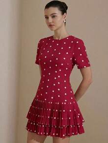 Revavyn Vestido casual y versátil para mujer con cuello redondo, cintura ceñida, manga corta, estampado de lunares en blanco y negro, y volantes en el bajo - Burdeos - Ver 6