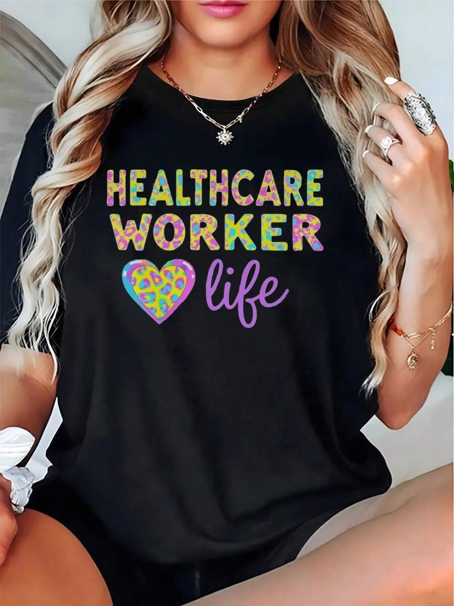 Camiseta gráfica para trabajadoras de la salud - Negra con texto llamativo y vibrante - Ropa de enfermería diaria casual de cuello redondo - Regalo lavable para profesionales de la salud, Top de enfermera, Ropa de personal, Camiseta de manga corta, Impresión de alta calidad, Profesional - Negro - Ver 1