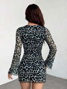 Vestido corto de mujer con mangas campana y malla con estampado de leopardo - Negro - Ver 2