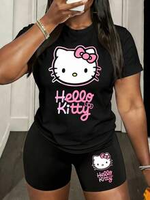 This Sanrio Women's Two-Piece Set Features A Hello Kitty And Melody Cartoon Print Design. As A Stylish Summer Activewear Set, It Includes A T-Shirt And Shorts, Both Made From Soft, Comfortable Fabric, Making It Perfect For Sports, Outdoor Activities, Parties, And A Variety Of Other Occasions. It Also Makes An Excellent Gift. - 黑色 - 查看 1
