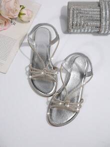 Sandalias planas de moda casual para mujer con tira elástica en el tobillo, tiras cruzadas, tiras trenzadas, punta redonda y cristales de diamante de imitación - Plateado - Ver 4