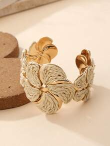 1pc Vacation Style Raffia Flower Bangle, Contrast Color Metal Flower Holder Bracelet, Niche Accessory, Suitable For Beach Vacation, Summer Party, Gathering With Friends, Daily Wear, Vacation Style / Energetic Style / Retro Style - Nude - View 4