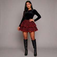 Adult Country-Style Skirt, High Waist, With Fishnet Stockings - Premium June Festival Look - Red - View 3