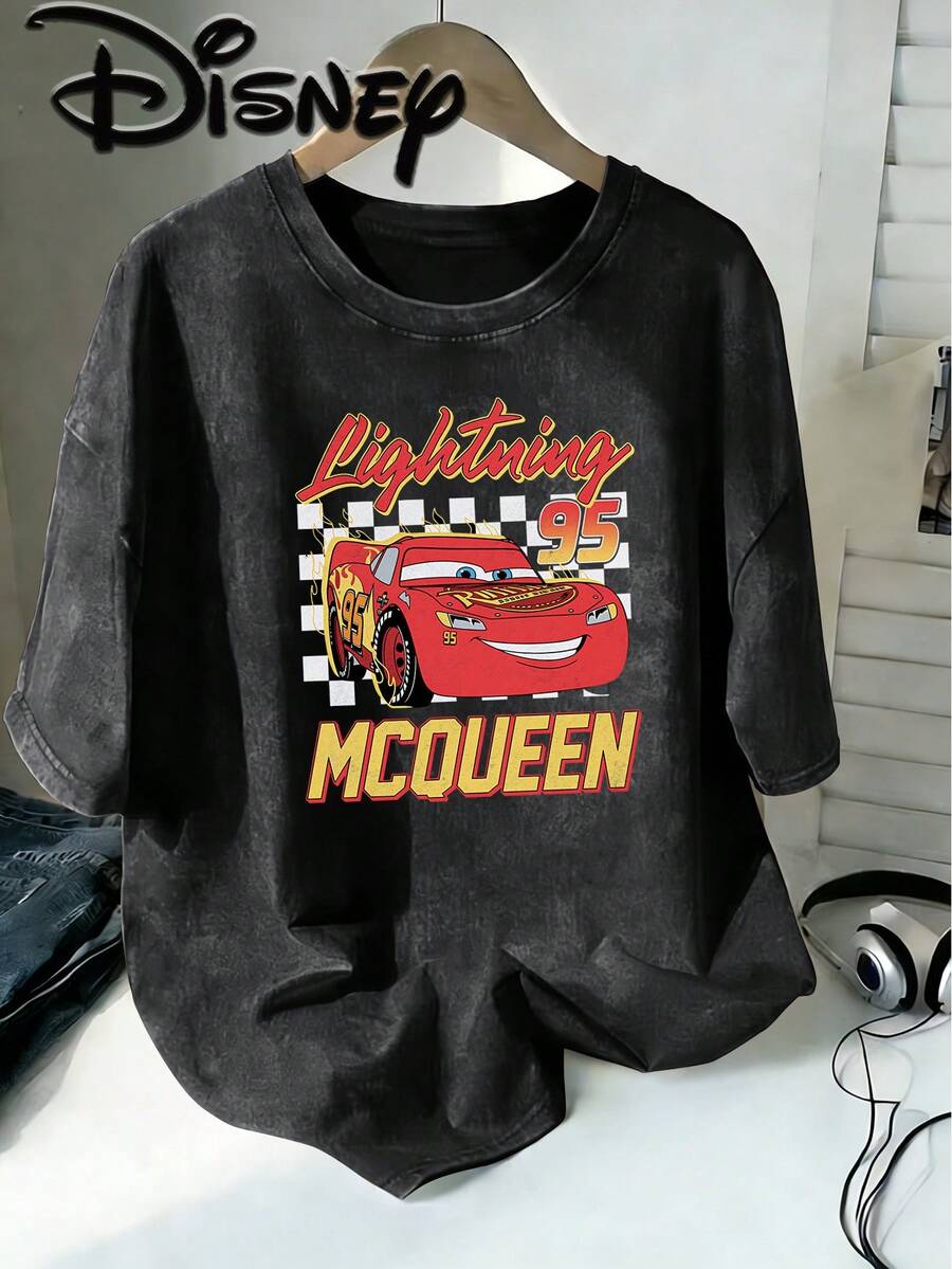Disney Cars Lightning McQueen Flame Painted Checkered Background # 95 Creative Print Design Oversized Distressed Fashion T-Shirt 2026 Spring/Summer Crew Neck T-Shirt Style Retro Fashion Lovers Popular Distressed Crew Neck T-Shirt, Unisex, Great Gift - màu đen - Xem 1