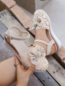 Giày sandal đế xuồng móc họa tiết hoa phong cách Boho, sandal bít mũi có quai điều chỉnh được. - Màu be - Xem 7