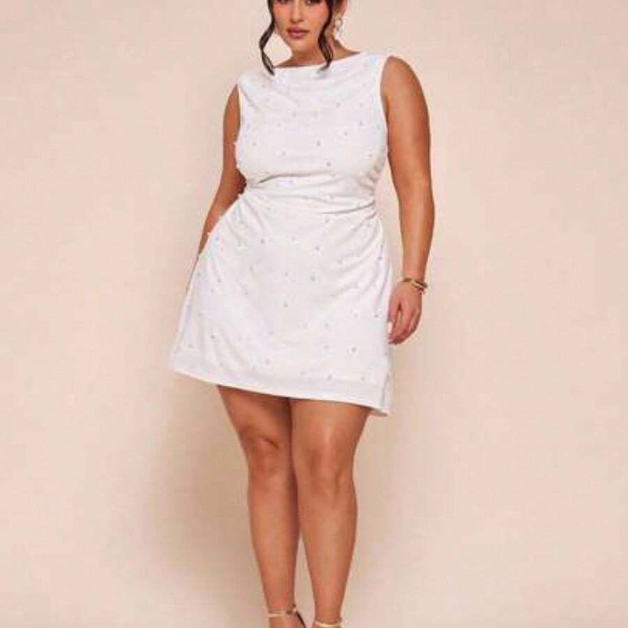Plus Size Women's Sleeveless V-Neck Waist Ruched Beaded Back Zipper Dress, 
Plus-Size Women's White Knit Pearl Dress, Versatile For Date Nights, Elegant Cocktail Parties/Music Festivals/Dates/Parties/Nightclubs/Outings/Street Style/Summer Wear, Women's Summer Outfits, Summer Vacation Outfits, Women's Holiday Outfits, Short Dress. - Blanco - Ver 1