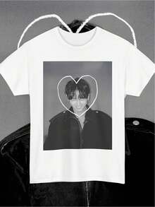 Unisex J-Heart svartvit kontur -estetik 100% bomulls-T-shirt, mjuk, lämplig för alla årstider, ett måste i vardagsstilen, mångsidig för alla årstider, prisvärd vardagsklädsel & perfekt present till fans och vänner. Partyoutfit, vardagskläder, semesteroutfit, utomhuslek, T-shirt, sommarkläder, konsertkläder. - Vitt - Visa 1