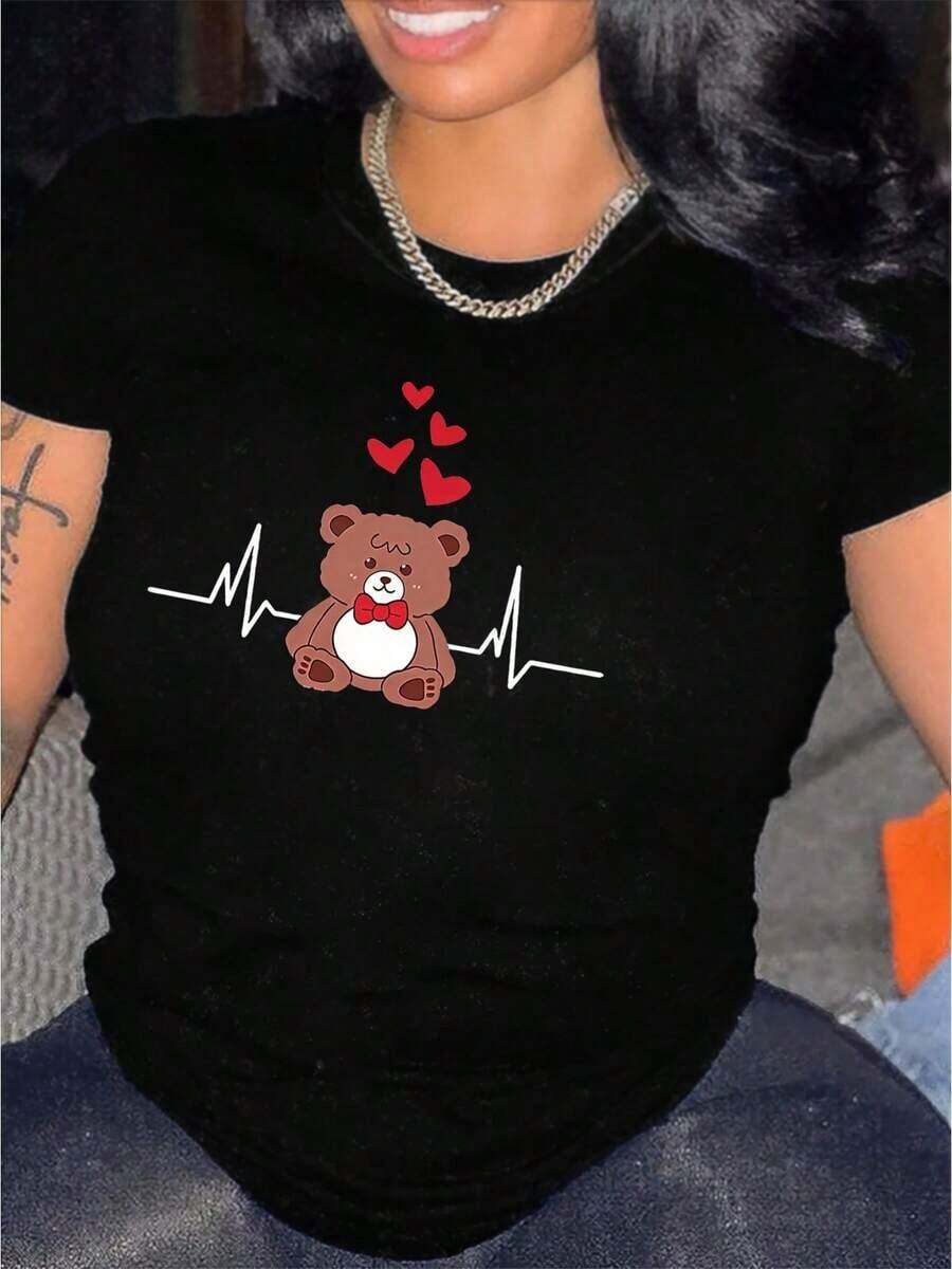Camiseta Casual de Manga Corta para Mujer con Estampado de Oso y Corazón - Blusa Casual de Cuello Redondo, Tallas S-XXL y Opciones Multicolor (Según se muestra) | Camiseta de Verano y Uso Diario Lavable a Máquina para Oficina, Vacaciones, Uso Diario - Tela de Elasticidad Media Adecuada para - 180g - Versátil Camiseta Casual de Mujer 100% Algodón - Prenda Básica Fácil de Combinar - Camiseta Moderna y Elegante - Negro - Ver 1