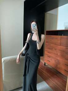 Women's Halter Neck Dress, Dark Greyish Green, Knit Design With Knot At The Waist And Decorative Ribbons, Fitted Stretch Fabric, Modern Elegant Style, Ideal For Everyday Wear. - 黑色 - 查看 4
