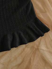 Vestido mini ajustado con cintura ceñida, bajo con volantes y giro asimétrico en el pecho, tejido en rojo, adecuado para vacaciones, citas, té de la tarde, vacaciones, festivales de música, estilo bohemio - Negro - Ver 5