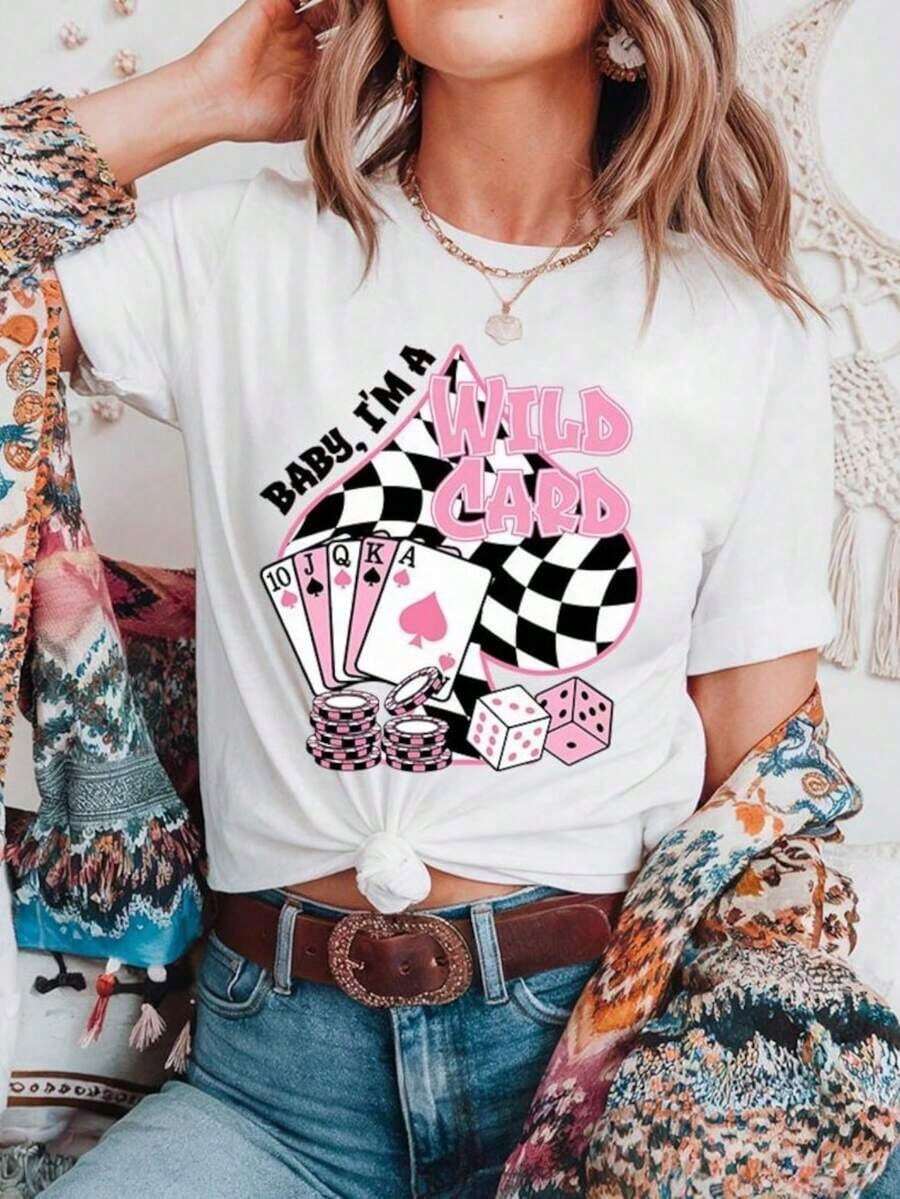 1 camiseta blanca de talla grande, Baby I'm A Wild Card, Camiseta de vaquera con diseño de as, Camiseta con diseño de cartas de juego, Camiseta con gráfico del oeste, Camiseta vintage del oeste, Estilo country western. - Estilo - Ver 1