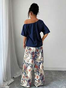 2 piezas Conjunto de top asimétrico de cuello sólido y pantalones con estampado tropical, estilo casual de vacaciones - azul real - Ver 2