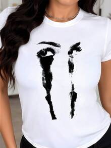 Mirada profunda que expresa misterio y fuerza interior con trazos artísticos que evocan emociones intensas camiseta de mujer moderna ideal para outfits casuales de verano - Blanco - Ver 8